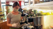 Die Öko-Landwirtin Franzisca Dörr in ihrem Bauerhofcafé.