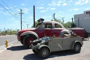 Die coolen Retroautos wurden für ein Event als Ausstellungsstücke gebucht, doch sie müssen innerhalb eines Tages da sein. Ob das wohl mit nur einer Tour zu schaffen ist?