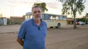Professor Klemens Laschefski reist in die entlegene Region im Bundesstaat Minas Gerais, um den Konflikt indigener Menschen um das Lithium aufzudecken. Im Namen der Energiewende verlieren sie ihre Heimat und Lebensgrundlage.
