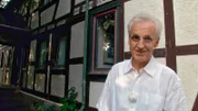 Der Augenarzt Helmut Schraml aus Ober-Ohmen im Vogelsberg engagiert sich für die Erhaltung seines Dorfes.