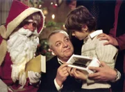 Weihnachtsmann (Edgar M. Marcus), Hermann (Wolfgang Hepp), Albert (Alessio Hirschkorn,re.).