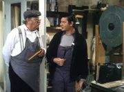 Meister Eder (Gustl Bayrhammer) und Herr Schrader (Hans Brenner).