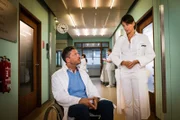 Dr. Jonas (Gerit Kling) bittet Dr. Lindberg (Hardy Krüger Jr.) sich um die Schwester ihres Patienten zu kümmern. Auch wenn sie ihn nicht sehen möchte, sie ist alleine und braucht unbedingt einen Freund.