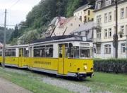 Die Überlandstraßenbahn Kirnitzschtalbahn. Sie bringt Kurlauber in eines der schönsten Wandergebiete der Sächsichen Schweiz.