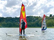 Tobias Kämmerer beim Windsurfen auf dem Edersee.