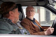 Willi (Armin Rohde, li.) und Werner (Ernst Stötzner) sprechen sich aus.