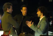 Die Milliarden-Dollar-Erbin Ella Pierce ist offenbar entführt worden. Don (Rob Morrow, M.), Charlie (David Krumholtz, r.) und Jeff Upchurch (Sean Patrick Flanery, l.) ermitteln in diesem Fall ...