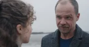 Für Jule Weller (Lydia Maria Makrides) ist Maximilian Fenrich (Matthias Koeberlin) der Mann des Lebens.