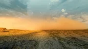 Weil sich die Luft im Laufe eines Tages erw‰rmt und aufsteigt, treten in W¸sten oft starke Winde auf.