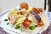 „Cassoeula“ (ein typisches Wintergericht bestehend aus Kohl und Schweinefleisch), serviert im Restaurant „Manna“ in Mailand.