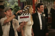 Bei den Dreharbeiten zu "How I Met Your Mother" ...