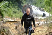 Nachdem Jack (George Eads) und sein Team ein Flugzeugwrack gefunden haben, begeben sie sich auf die Suche den verschwundenen Passagieren ...