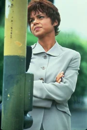 Amanda Bentley-Livingston (Victoria Rowell)
