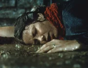 Bei einem Unwetter gerät Caroline Ingalls (Karen Grassle) in eine lebensbedrohliche Situation.