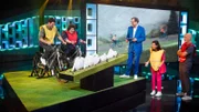 „Was kann der Mensch?“, die Samstagabend-Show im Ersten moderiert von Eckart von Hirschhausen (M) mit v.l.n.r. Felix Neureuther, Meltem Kaptan, Collien Ulmen-Fernandes und Heiner Lauterbach.