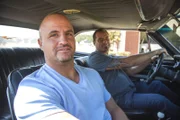 Ein neues Teammitglied stößt zu Steve (Steve McHugh, l.) und Antonio (Antonio Palazzola, r.) ...
