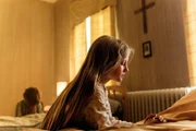 Magdalena (Olivia Terpet Gammelgaard, r.) und Samuel (Jasper Mřller Friis, l.) geraten in den Fokus eines skrupellosen Entführers.