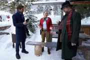 Die Kommissare Hansen (Igor Jeftic, l.) und Stadler (Dieter Fischer, r.) befragen Sophie Knauss (Franziska Janetzko) nach ihrer Beziehung zum Opfer.