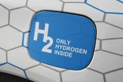 Wasserstoff in den Tank? Im Moment ist das eine kostspielige Nische. Ob sich die Brennstoffzelle bei Pkws künftig durchsetzt, ist mehr als fraglich.