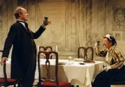 Franz (Eberhard Bremer, links) und Fröllein Sophie (Marga Heiden, rechts).