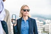 Miranda (Elen Rhys) ist davon überzeugt, dass der Dieb und die Ikone noch auf der Insel sein müssen.