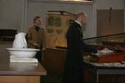 Ignaz Semmelweis hält seine Studenten zur Hygiene an.