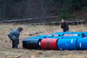 L-R: Matt Brown and Bam Brown setting up the pieces for the barge.