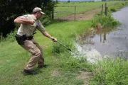 CO Pope wranling a nuisance gator loitering close to a woman's home.