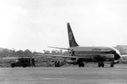 Die am 13.10.1977 auf dem Flug von Mallorca nach Frankfurt/Main von vier Terroristen entführte Lufthansamaschine "Landshut" auf dem Flughafen von Mogadischu.