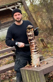Justin Kay, Bushcrafter.