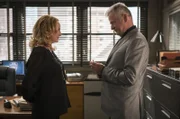 Captain Gregsons (Aidan Quinn) Freundin Paige (Virginia Madsen) hütet ein Geheimnis, von dem er auf keinen Fall erfahren darf ...