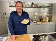 Alle lieben Butter. Vor allem Profiköche! Warum so gut wie keine Sterneküche ohne Butter auskommt, verrät Spitzenkoch Björn Freitag.