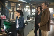 Ermitteln im Fall eines russischen Schläfers, der etwas mit Abbys Bruder Luca zu tun hatte: Sonja (Shalita Grant, l.), Merri (Zoe McLellan, M.) und Special Agent Pride (Scott Bakula, r.) ...