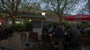 Es gibt sie noch: die Alt-Berliner Gasthäuser, die mit viel Charme und guter Küche ihre Gäste verwöhnen. Ein Stadtspaziergang vom "Alten Dorfkrug" in Lübars bis zum "Eicheneck" in Köpenick. Warum ist hier das Schnitzel so lecker? Als Gäste sind mit dabei: Musiklegende Frank Zander und Opernstar Thomas Quasthoff. - Alt-Berliner Biergarten.