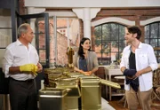 ARD ROTE ROSEN FOLGE 1327, am Freitag (24.08.12) um 14:10 Uhr im ERSTEN. Als Clemens (Falk-Willy Wild, r.) erfährt, dass Roman (Johannes Terne, l.) vorübergehend bei Susann (Elisabeth Lanz, M.) übernachtet, kann er seine Enttäuschung kaum verbergen.