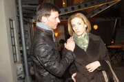 Nachdem Iris (Kristin Meyer) beobachtet hat, dass Alexander (Clemens Löhr) mit Katrin zusammen war, zieht sie unter einem Vorwand aus.