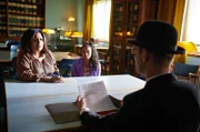 Elena (Natalie St. John Porther) und ihre Mutter sind besorgt. Kann Pan Tau (Matt Edwards) helfen?