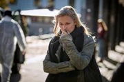 Line Wisting (Thea Green Lundberg) verfolgt als Journalistin eine eigene Spur.
