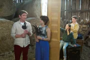 Fritz Fuchs (Guido Hammesfahr, links), Elli (Anouk Elias, Mitte), Ida (Greta Luca Kasalo, 2. von rechts) und Nick (Pelle Johann Peters, rechts) haben das Rätsel der gefrorenen Schatten gelöst.