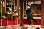 Butler Ralph (Ralf Schmitz) wird der Geißbock auf dem Boden zum Verhängnis...
