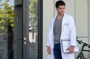 Ben Ahlbeck (Philipp Danne) grübelt über einen akuten Fall.