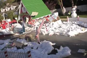 Ein abstürzendes Flugzeug zerstört nicht nur ein Weihnachtsfest, sondern auch das Leben einiger Bewohner der Wisteria Lane ...