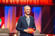 "Lass dich überwachen" moderiert von Jan Böhmermann.