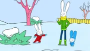 Selbst mit Mama (M.) im Team als Unterstützung, ist es schwer für Franz (r.) seinen Bruder Simon (l.) bei der Schneeballschlacht zu treffen.