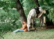 Christine Kamphoven (Annett Renneberg) reitet gerne alleine aus.