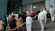 Premierminister Heyerdahl (Tobias Santelmann) eröffnet die tausendste Fabrik in Norwegen.