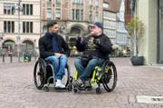 Tan Caglar und Jan Reicherdt (rechts) im Gespräch.
