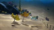 Mit einem großen Rohr wird Sand vom Meeresboden an den Strand gesaugt. Timmy, Bess und Scout sollen aufpassen, dass dabei keine wertvollen Wrackteile zerstört werden.