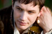 Robert Dudley (Tom Hardy)
