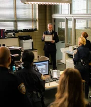 Das NYPD ist äußerst berührt von Gregsons (Aidan Quinn, M.) Rede. Aber gelingt es Joan und Sherlock auch endlich, den Mörder von Russel Cole ausfindig zu machen?